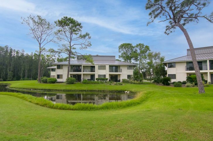 1st Floor 2 bd-2 ba Condo w/ Golf & Water Views