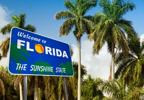 A sign welcoming vacationers entering Florida
