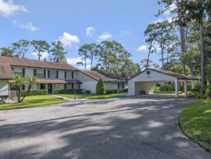 Spacious 2bd-2ba Townhome located in Saddlebrook
