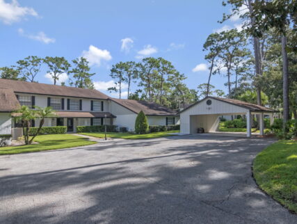 Spacious 2bd-2ba Townhome located in Saddlebrook