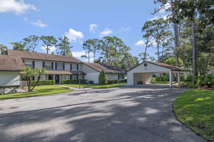 Spacious 2bd-2ba Townhome located in Saddlebrook