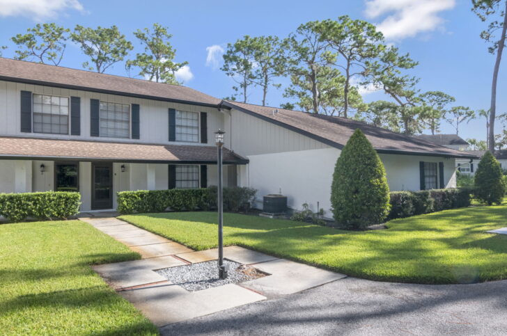 Spacious 2bd-2ba Townhome located in Saddlebrook