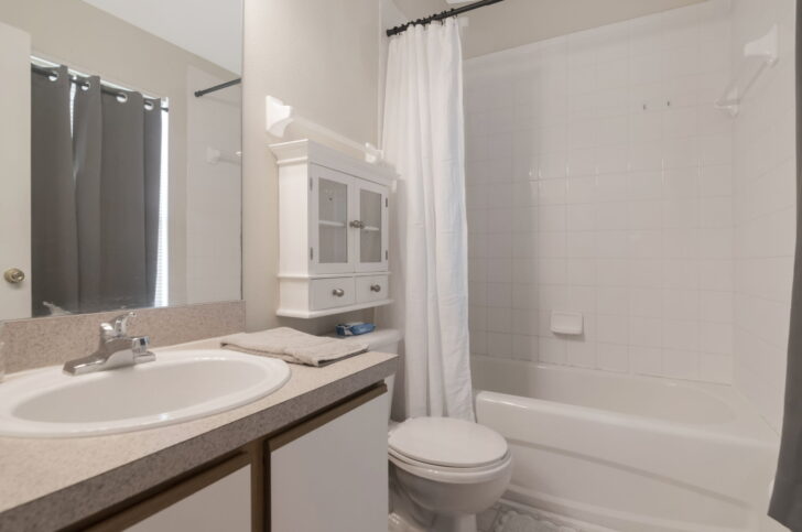 Amazing 3br-3ba home in desirable Meadow Pointe