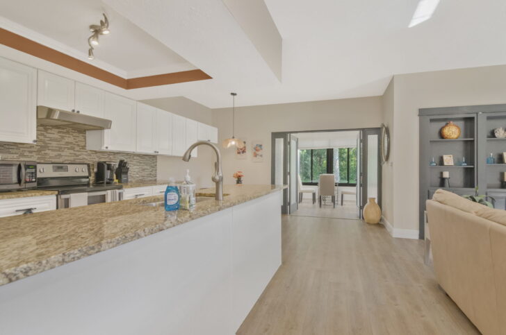 Spacious 2bd-2ba Townhome located in Saddlebrook